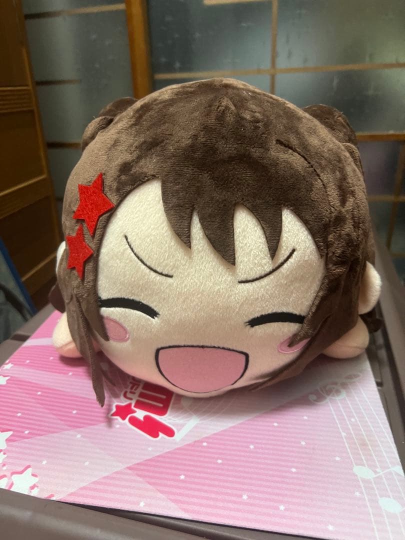 戸山香澄寝そべり