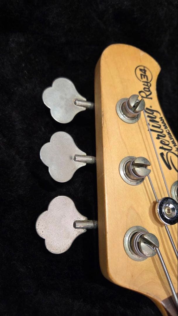 Sterling by Music Man RAY34（StingRayモデル）