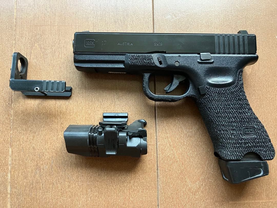 マルイGlock 17+ BLACK HAWKレッグホルスター+ウエポンライト