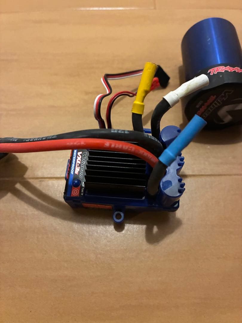 【美品】Traxxas VXL-3s ESCとVelineonブラシレスモーター