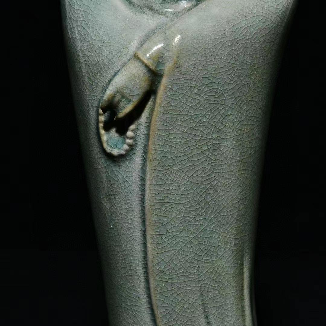 中国古美術・旧蔵の陶磁器、宝珠を持つ静かな思索の観音・12x41cm・供養仏像