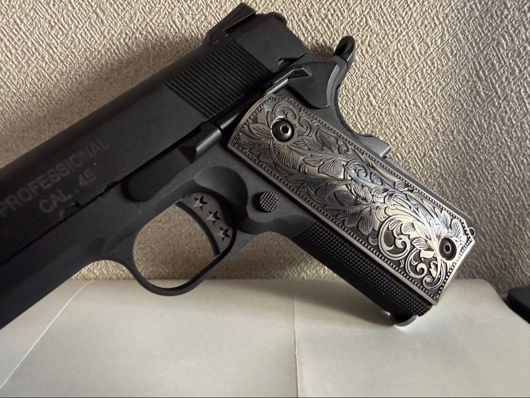 エングレーブ装飾のトイガングリップ