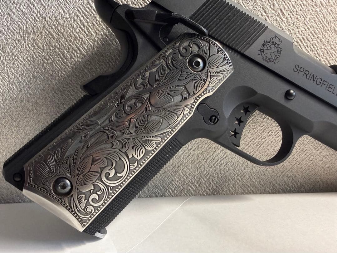 エングレーブ装飾のトイガングリップ