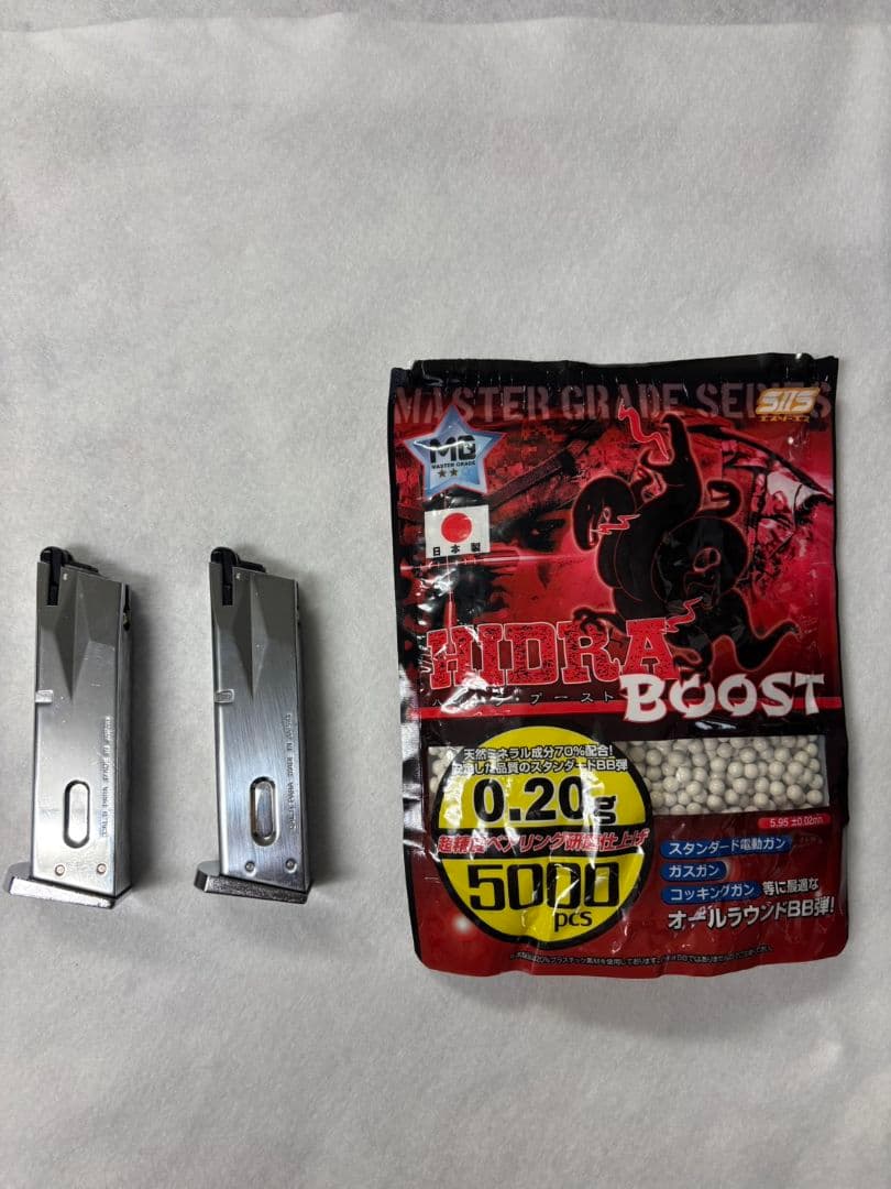 ガスガン シルバーブラック マガジン2本 ホルスター付き