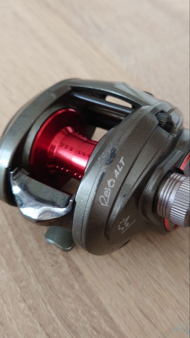 アブガルシア　アブレボALT　ベイトリール右巻ハンドル