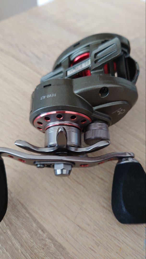 アブガルシア　アブレボALT　ベイトリール右巻ハンドル