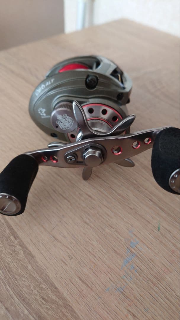 アブガルシア　アブレボALT　ベイトリール右巻ハンドル