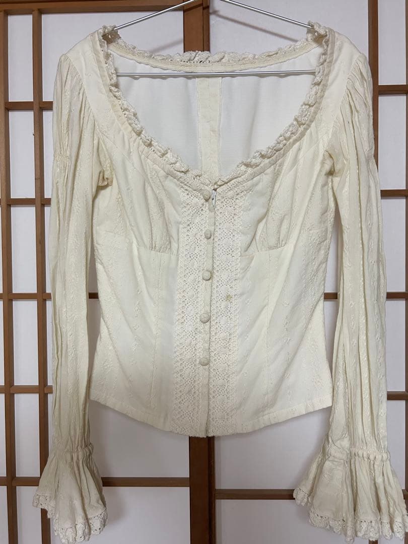 ソニアジョーンズ・アイボリー ブラウス