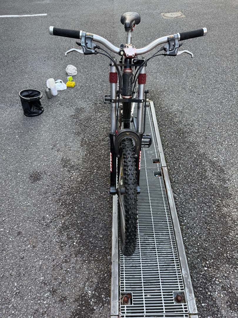 GT STS-1000 ダウンヒルマウンテンバイク TIOGA 引き取り限定