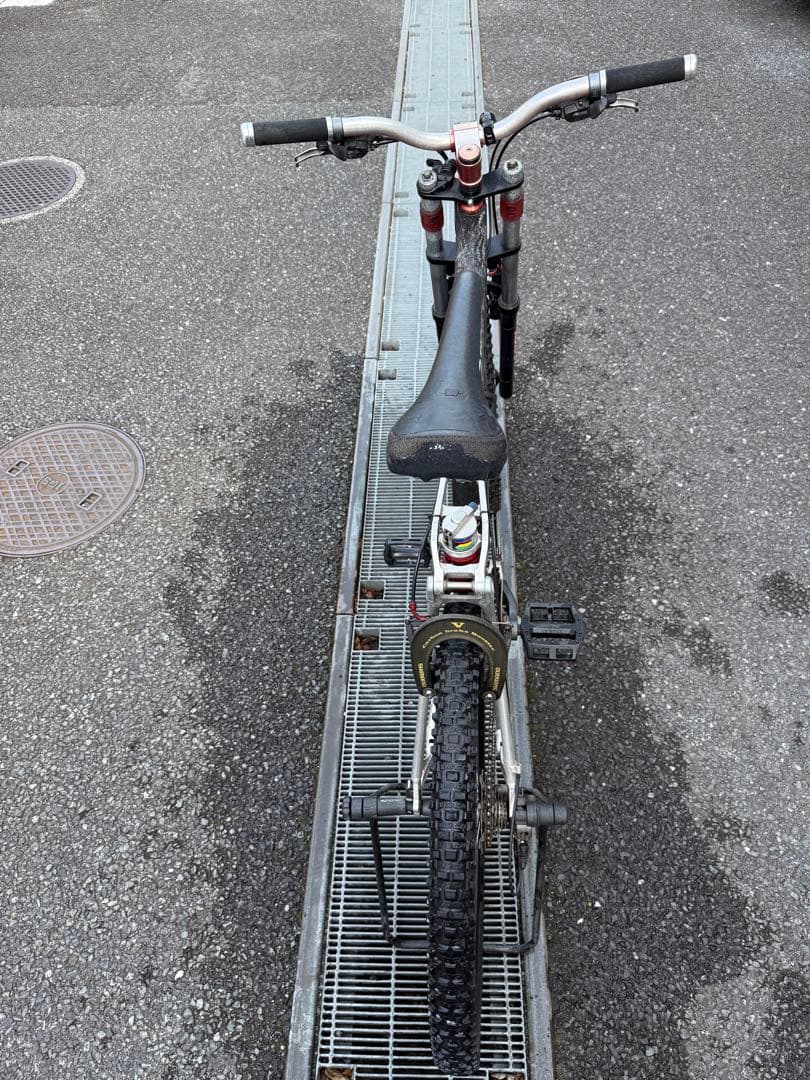 GT STS-1000 ダウンヒルマウンテンバイク TIOGA 引き取り限定