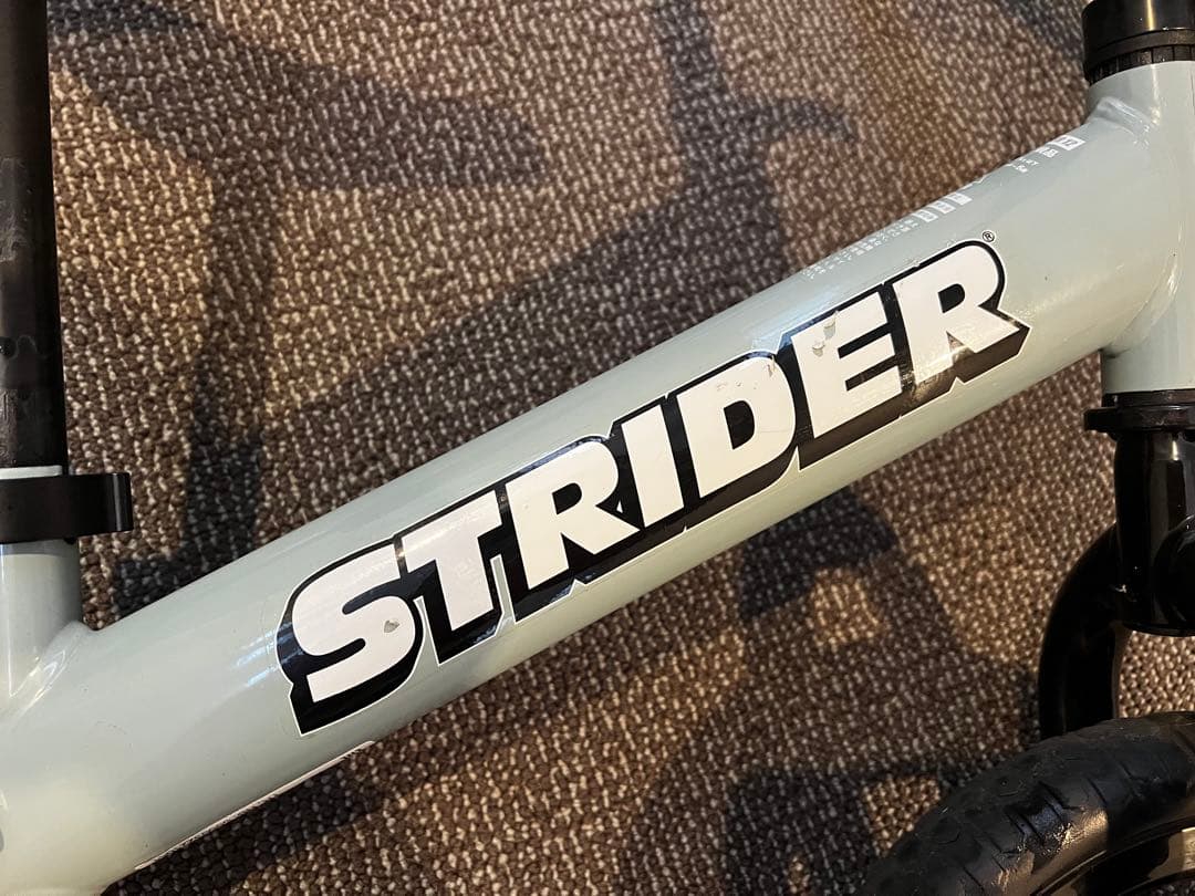 STRIDER 12インチバランスバイク 限定カラー