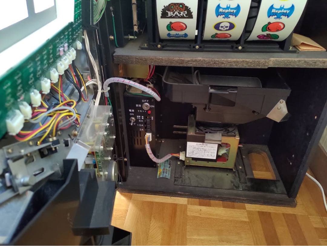 ※横浜市直接受け取りの方限定※ Gothic BEAST スロットマシン