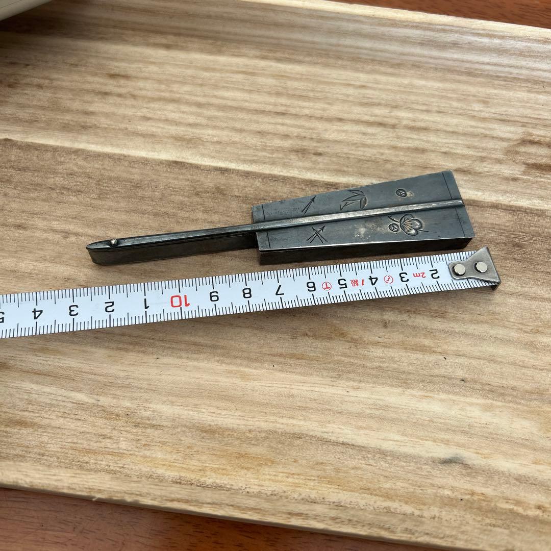 銀製　扇子型　楊枝入れ细工　梅　紅葉32g