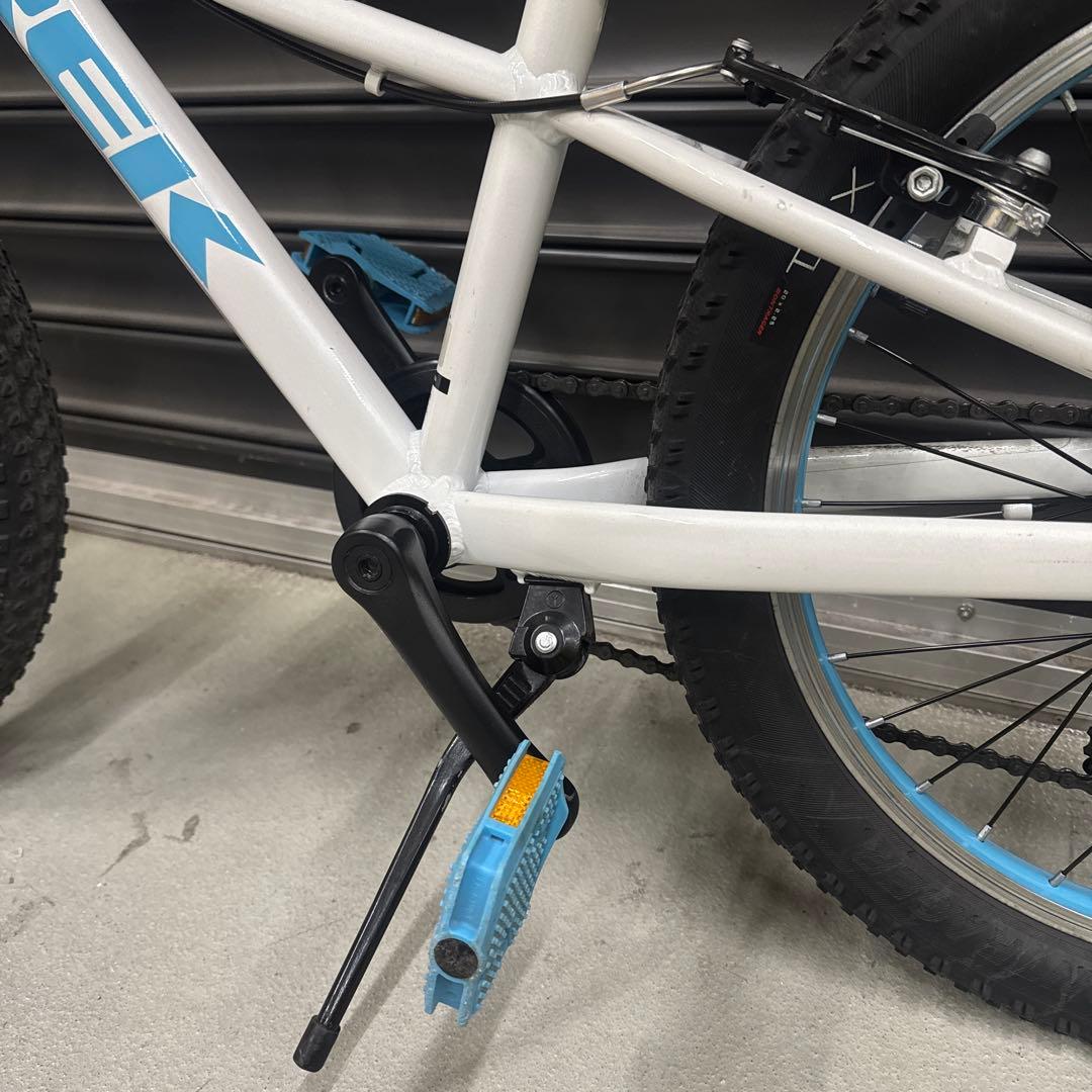 トレック　『PRECALIBER 20』　ホワイト/ミズイロ