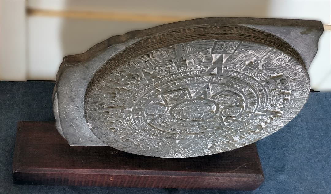 激レア！アステカカレンダー（太陽の石）置物／メキシコ国立人類学博物館