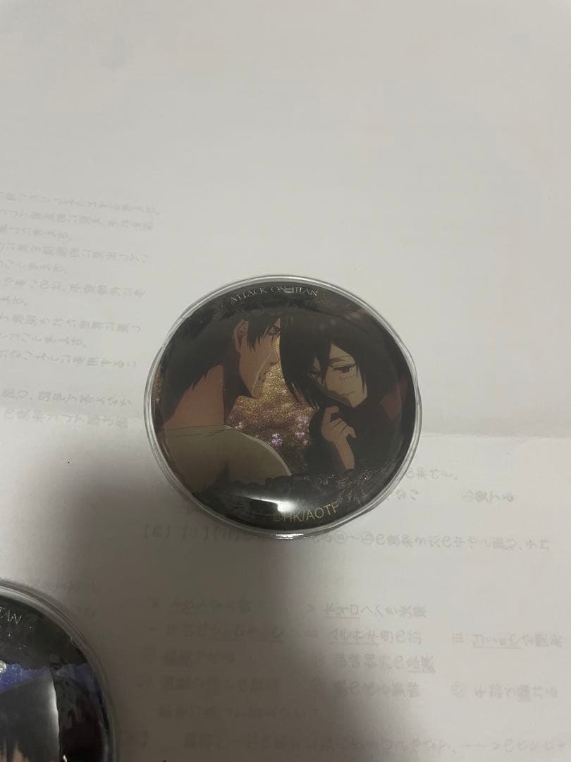 進撃の巨人　WITSTUDIO　キラキラ缶バッジ　エレン　ミカサ　リヴァイ