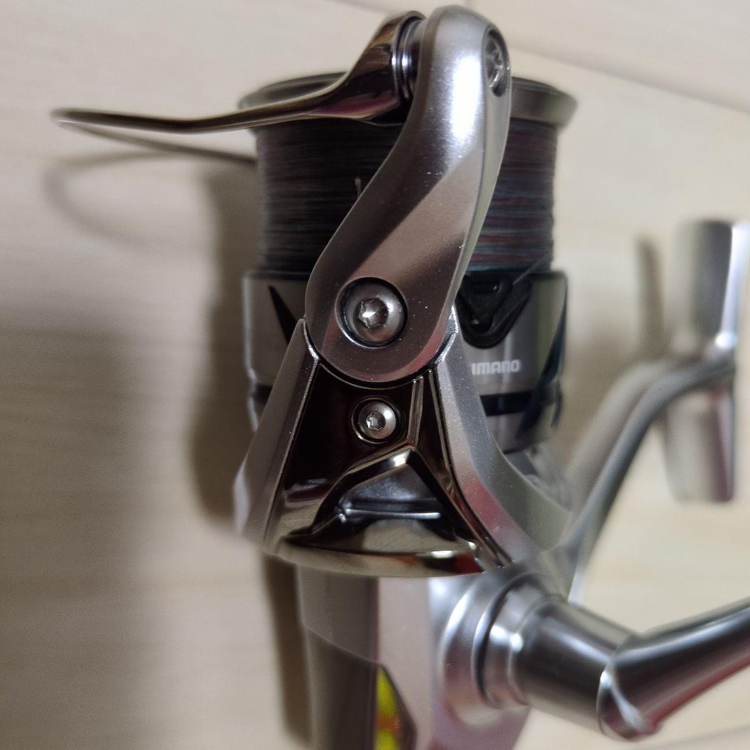 シマノ 23 STRADIC 3000MHG 　ゴメクサスハンドルノブ付き