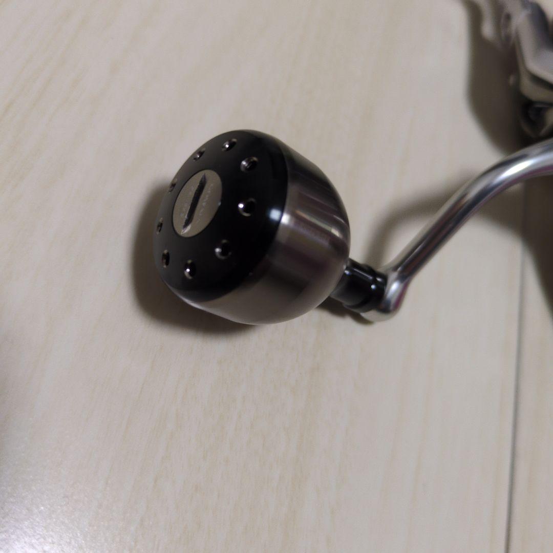 シマノ 23 STRADIC 3000MHG 　ゴメクサスハンドルノブ付き