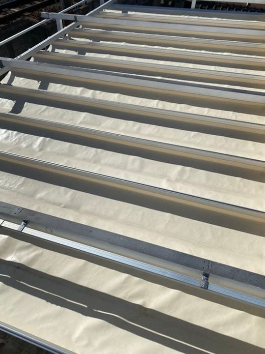 テラス　オーニング　雨よけレールセット