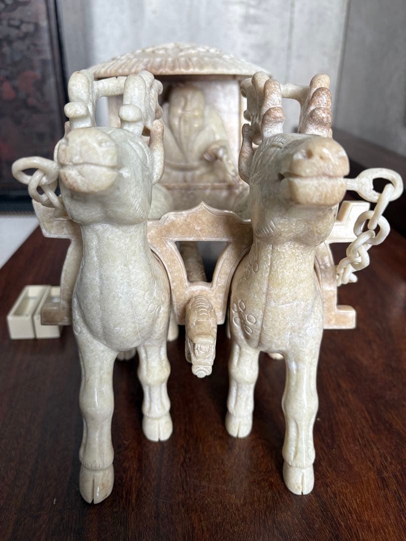 ジブリ⭐︎石？玉？の大きな中国的置物　馴鹿車？