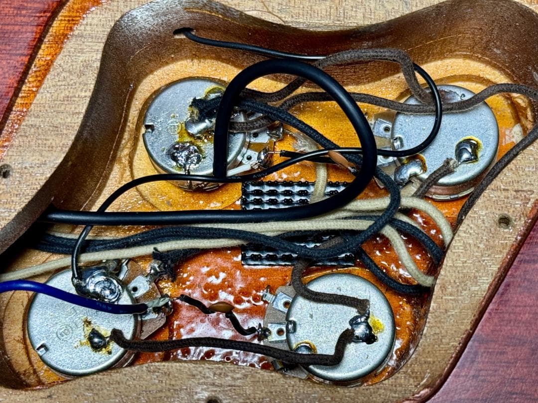 B*1様 メーカー不明ペガサスインレイ Les paul Model！