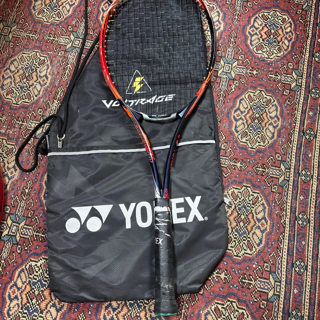 YONEX VOLTRAGE ラケット2本セット、エッジガード(おまけ)