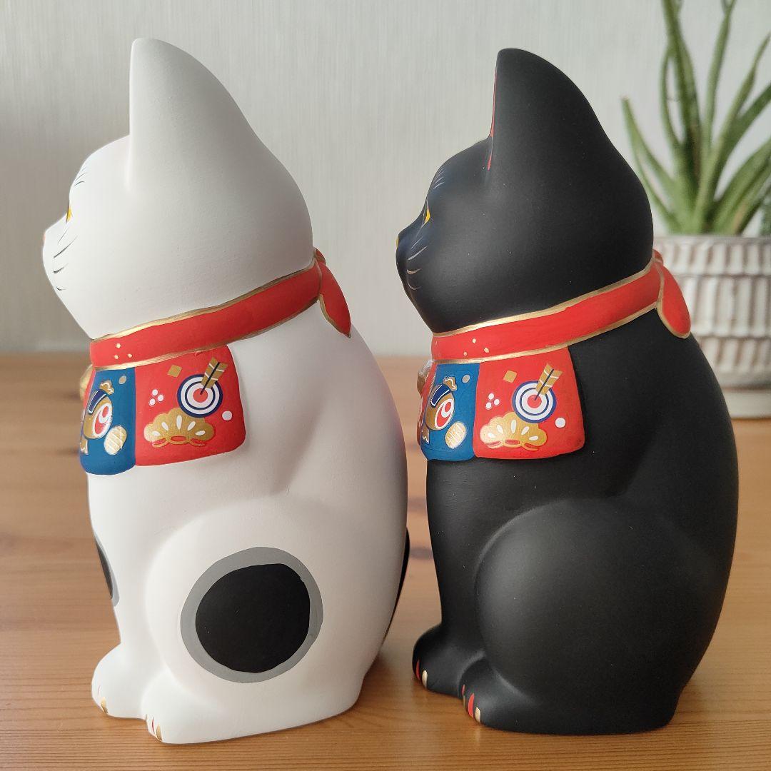 新品未使用箱付き 薬師窯　白招き猫と黒招き猫 （2個セット）