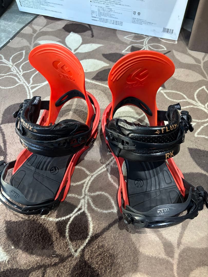 FLUX RK M/Lスノボビンディング オレンジ　グラトリ