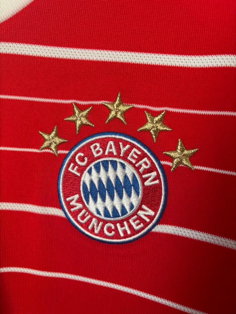 バイエルン 22-23レプリカユニフォーム（ホーム）（マタイス・デリフト 4）