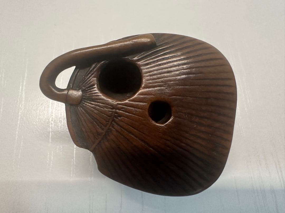 根付(netsuke) うちわの上の犬　木製 江戸時代