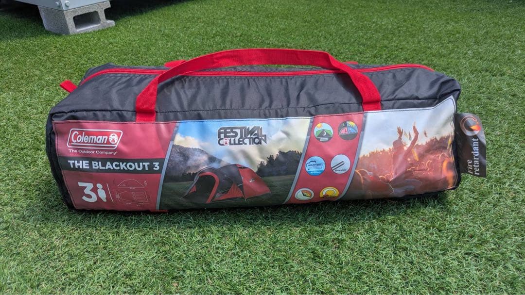 ドーム型キャンプテント 赤黒　コールマンColemanブラックアウトスリー