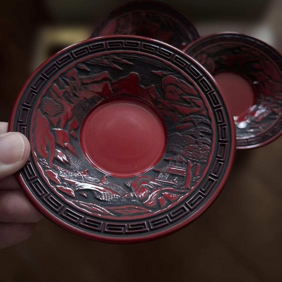 漆塗 赤色 浮彫り 皿と容器 セット