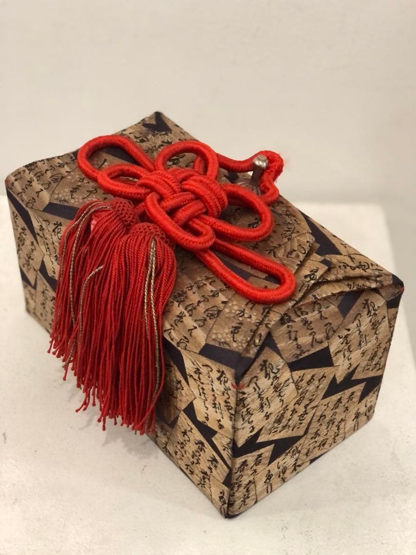 古いお化粧箱　古布細工　百人一首図柄　霧箱　アンティーク　金糸