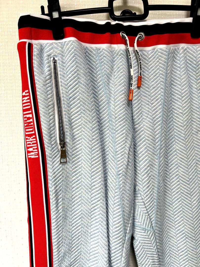 マークアンドロナ　まとめ買いならお安くできます。