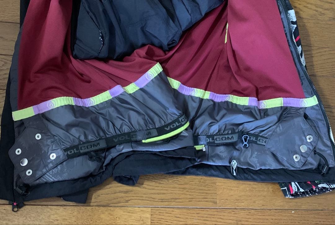 美品】VOLCOM スノーボード ウエア 上下セット レディースM