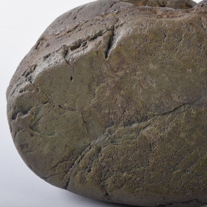 天然石　鑑賞石　太湖石　霊壁石　置物　重さ約1.2㎏　唐木台付　C　7247