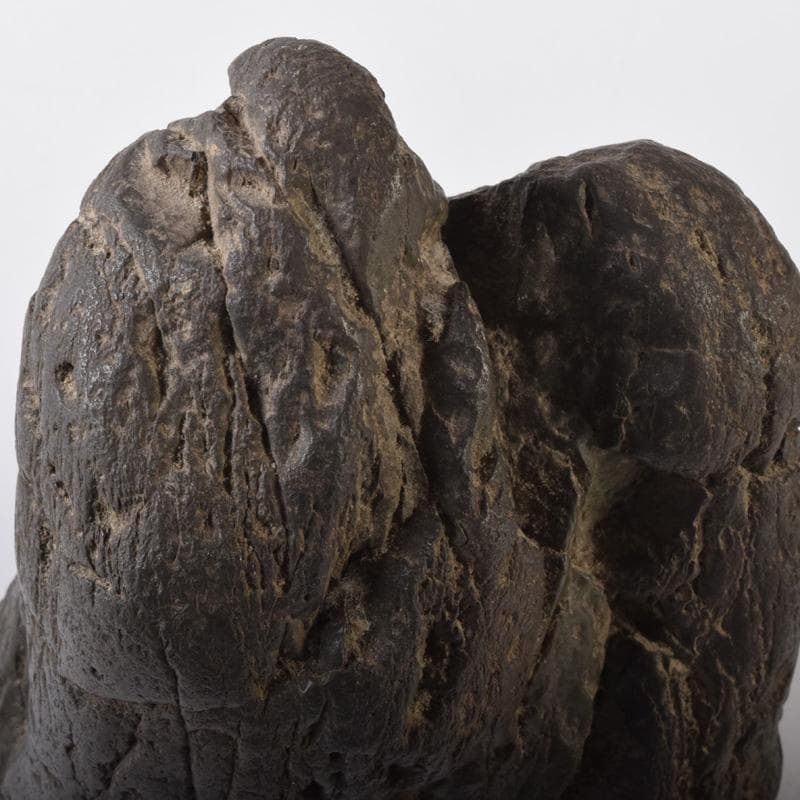 天然石　鑑賞石　太湖石　霊壁石　置物　重さ約1.2㎏　唐木台付　C　7247