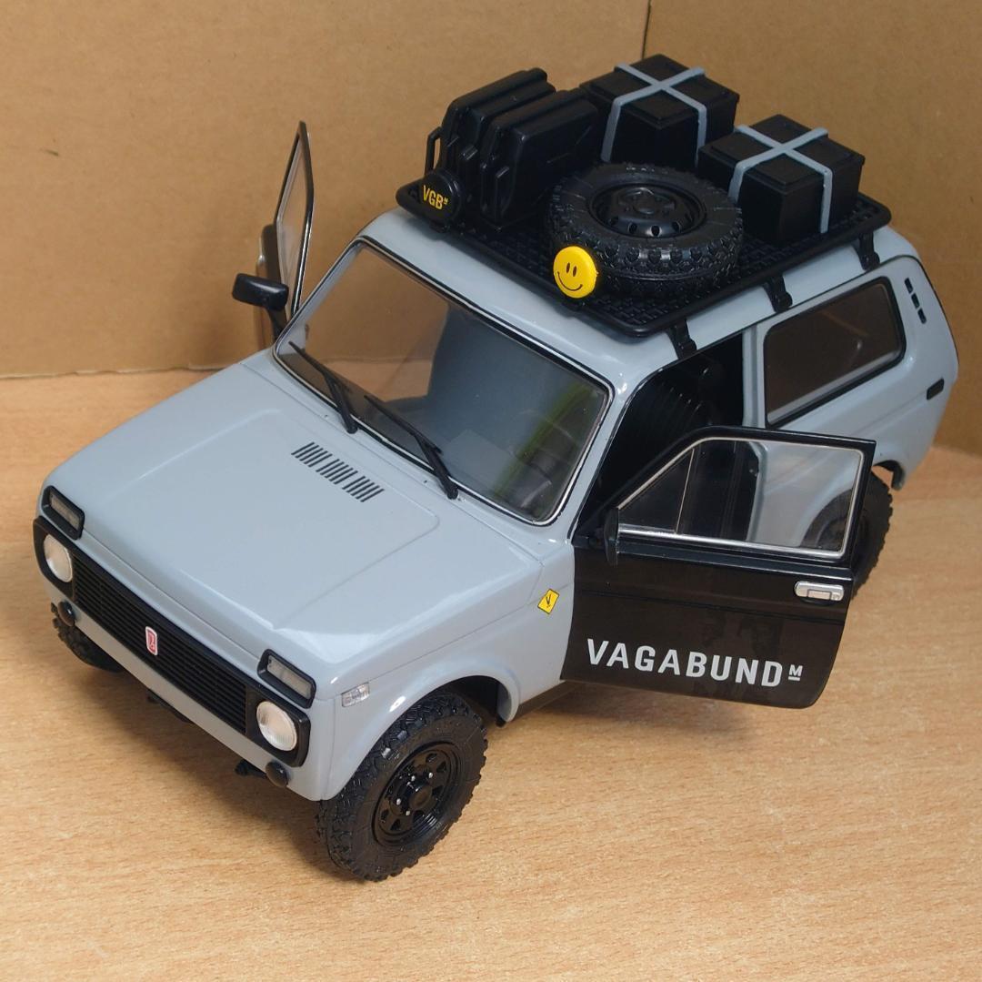 1/18 ラーダ ニーヴァ V LADA 1980 グレー ソリド製ダイキャスト