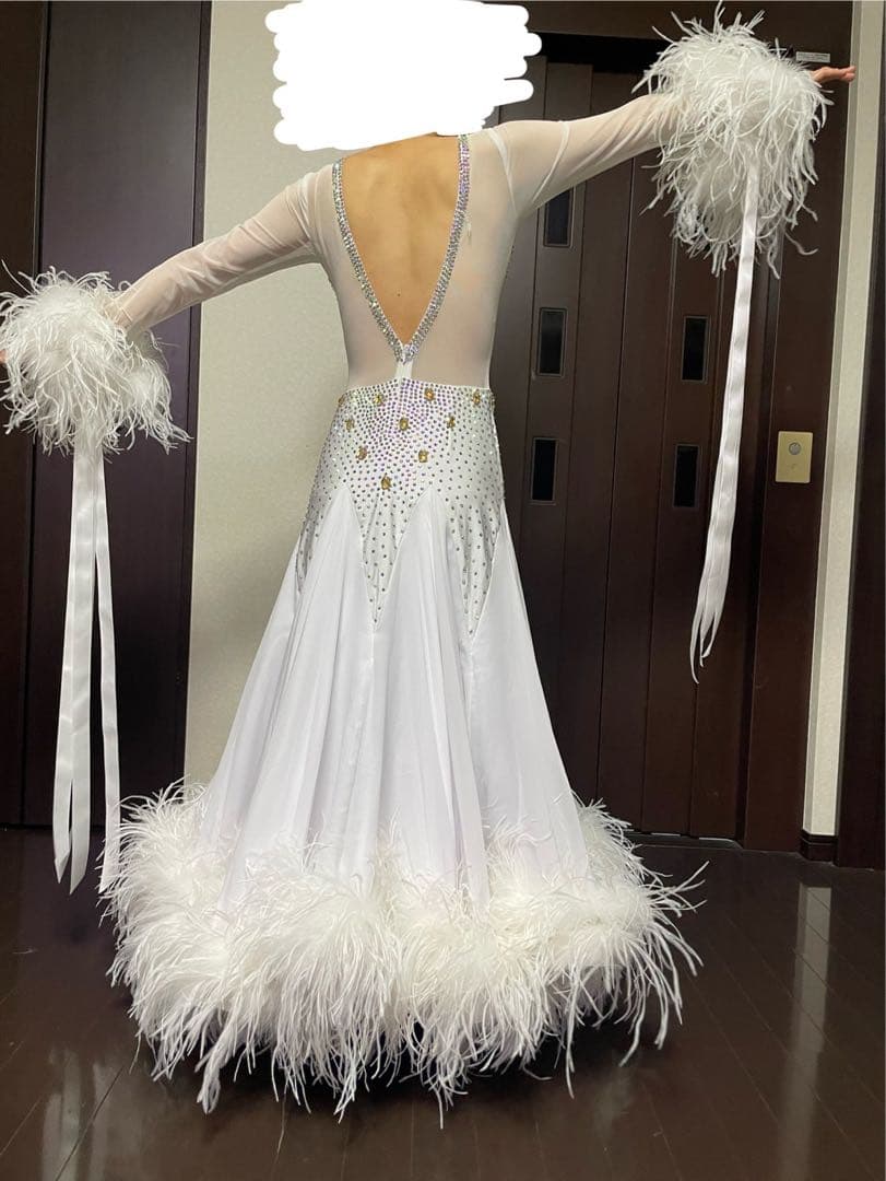 ホワイトダンスドレス スパンコール付き