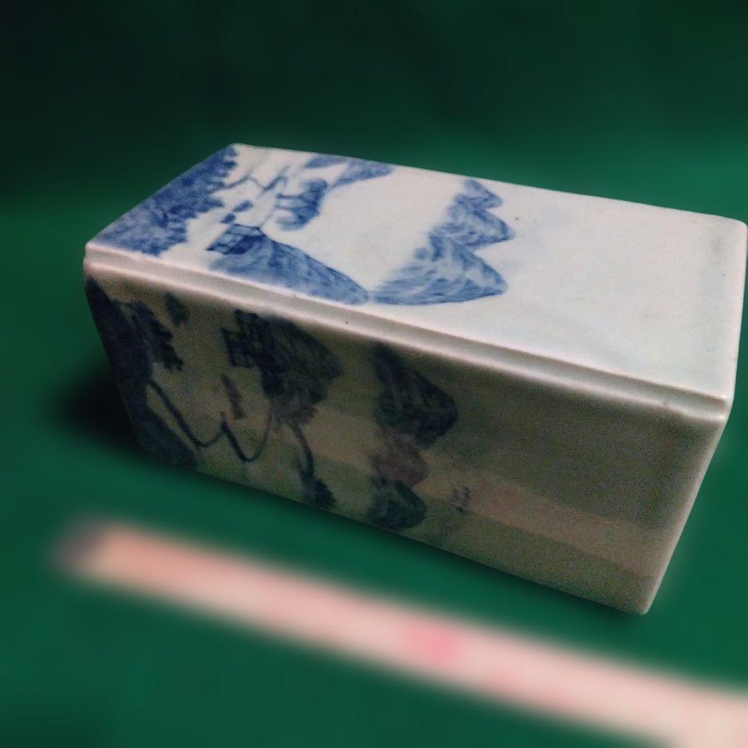 青い山水画の陶器　染付　筆立