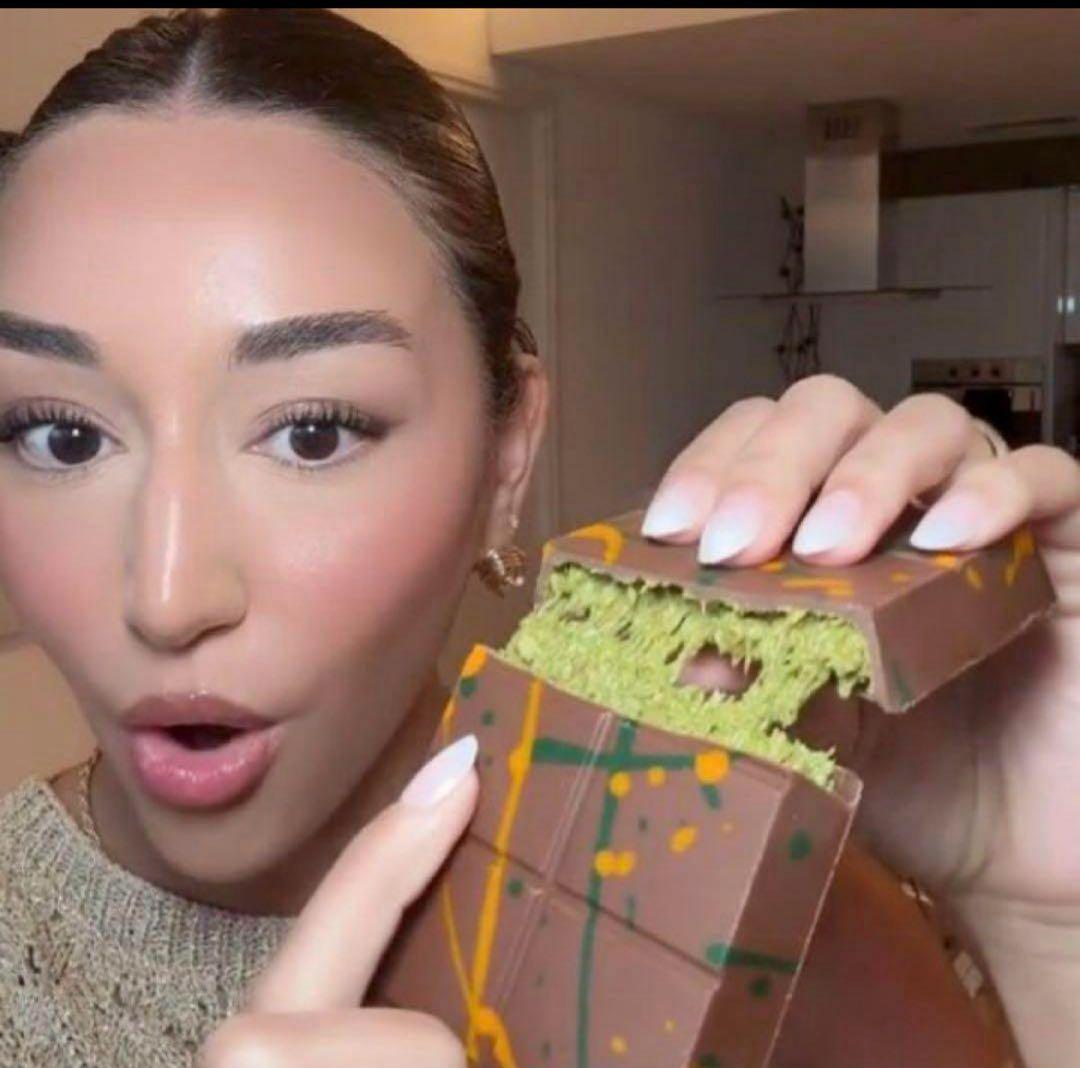 【ドバイ限定】Fix dessert chocolate ピスタチオチョコ　2枚