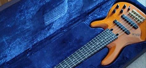 ベース　YAMAHA TRB-Custom