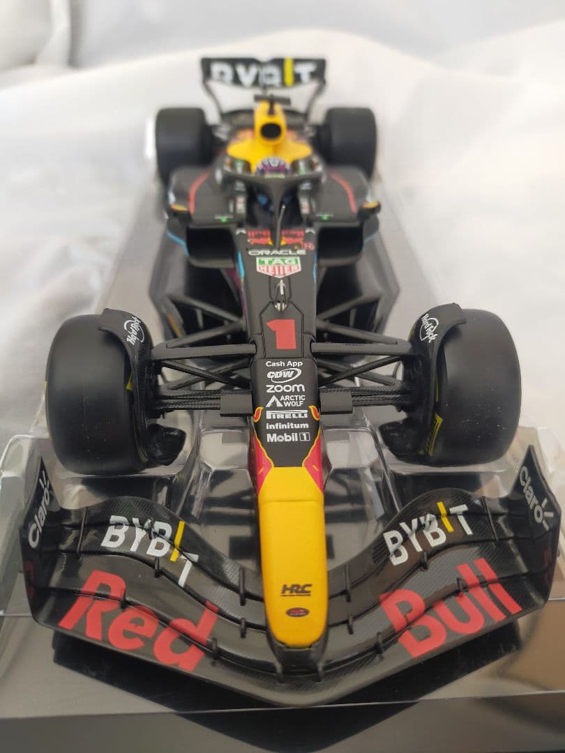 【中古】1/24 F1 ミニカー レッドブル RB19マイアミGP