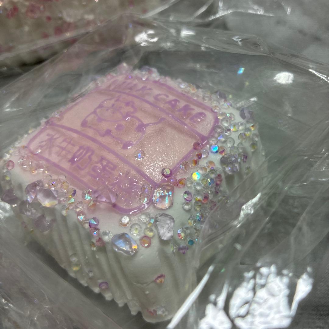 牛ケーキ　水牛ケーキ　ミルクケーキ　水感　キラキラ先生 スクイーズ　豆腐