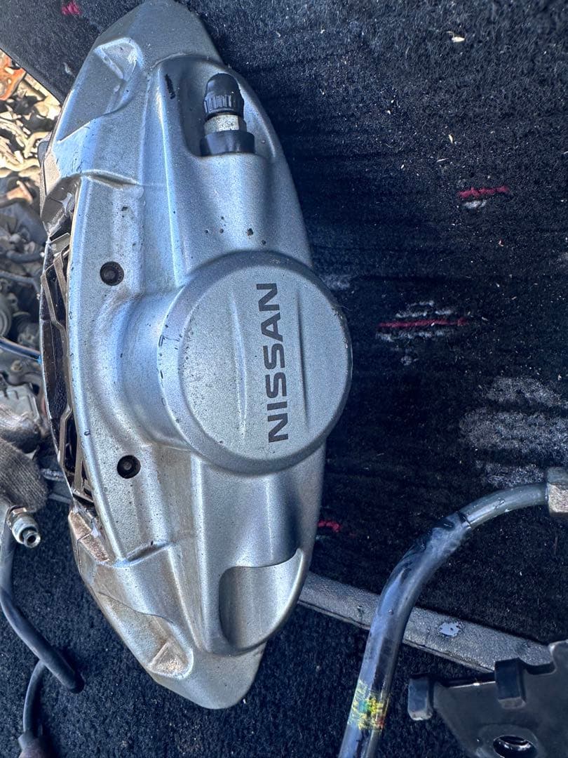 NISSAN ブレーキキャリパー 4個セット　一台分