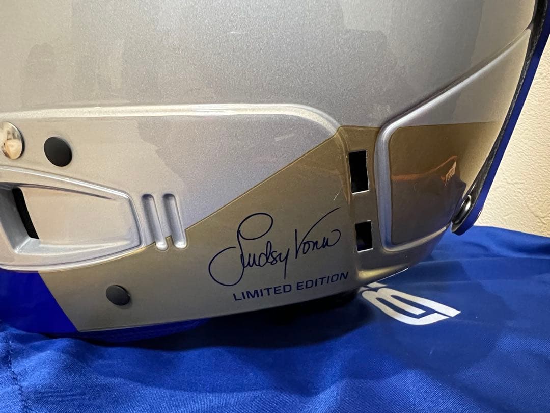 オ*ク様 レッドブル　リンゼイボン　限定版ヘルメット