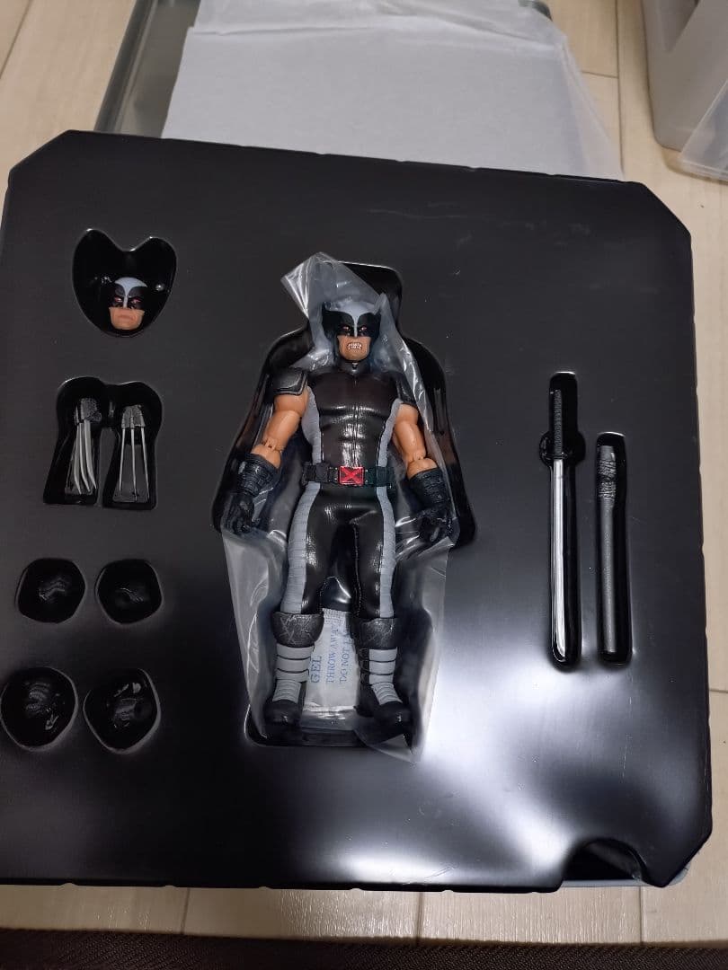 MEZCO ONE:12　ウルヴァリン　メズコ