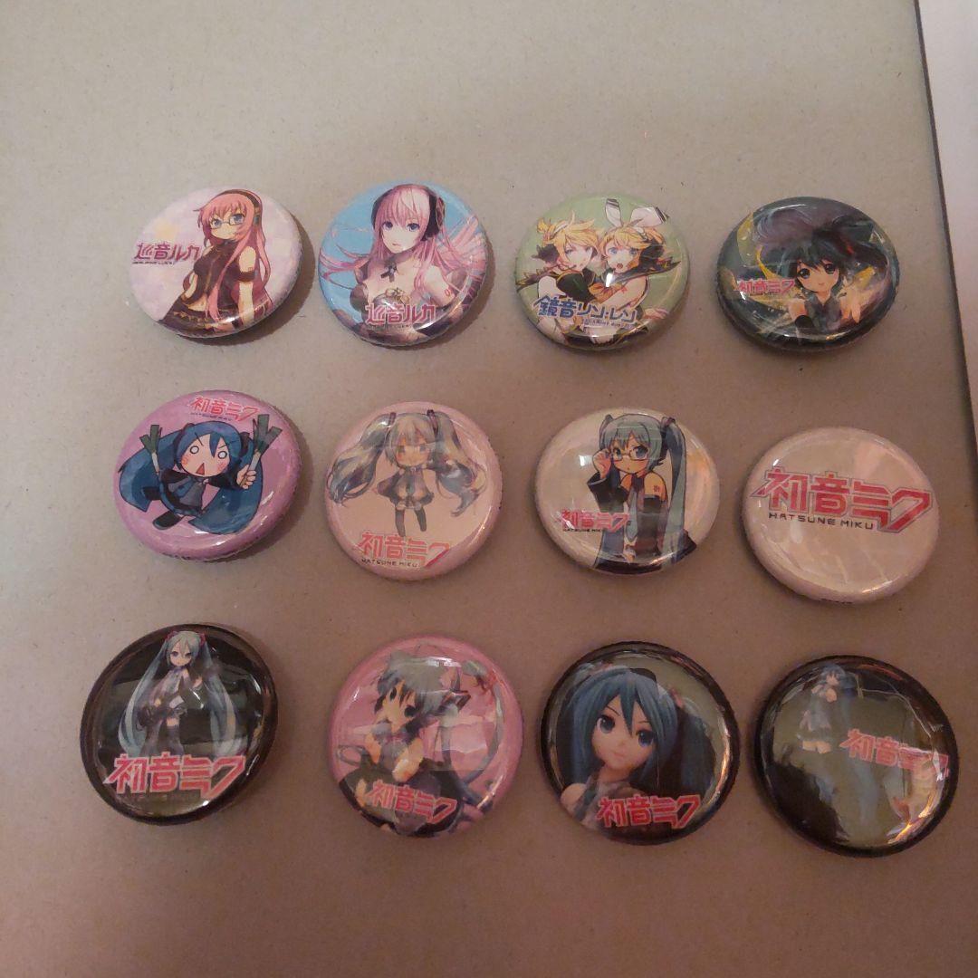 新品　初音ミク　巡音ルカ　鏡音リン　レン　　 缶バッジ 12個セット