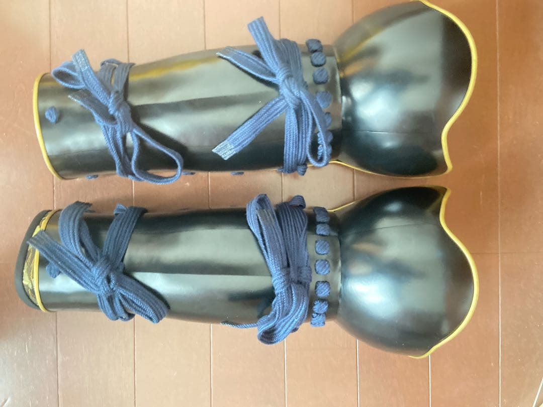 美品甲冑　脛当　黒艶消塗中立拳臑丸武産業