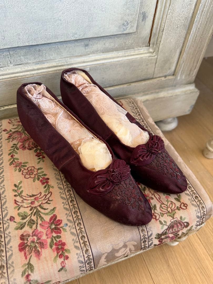 フランスアンティークビーズ刺繍シルクのリボンヴィクトリアンソワレシューズワイン色